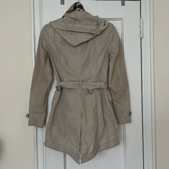 Burberry Brit Lightweight Trench Raincoat - Picture 3 of 9